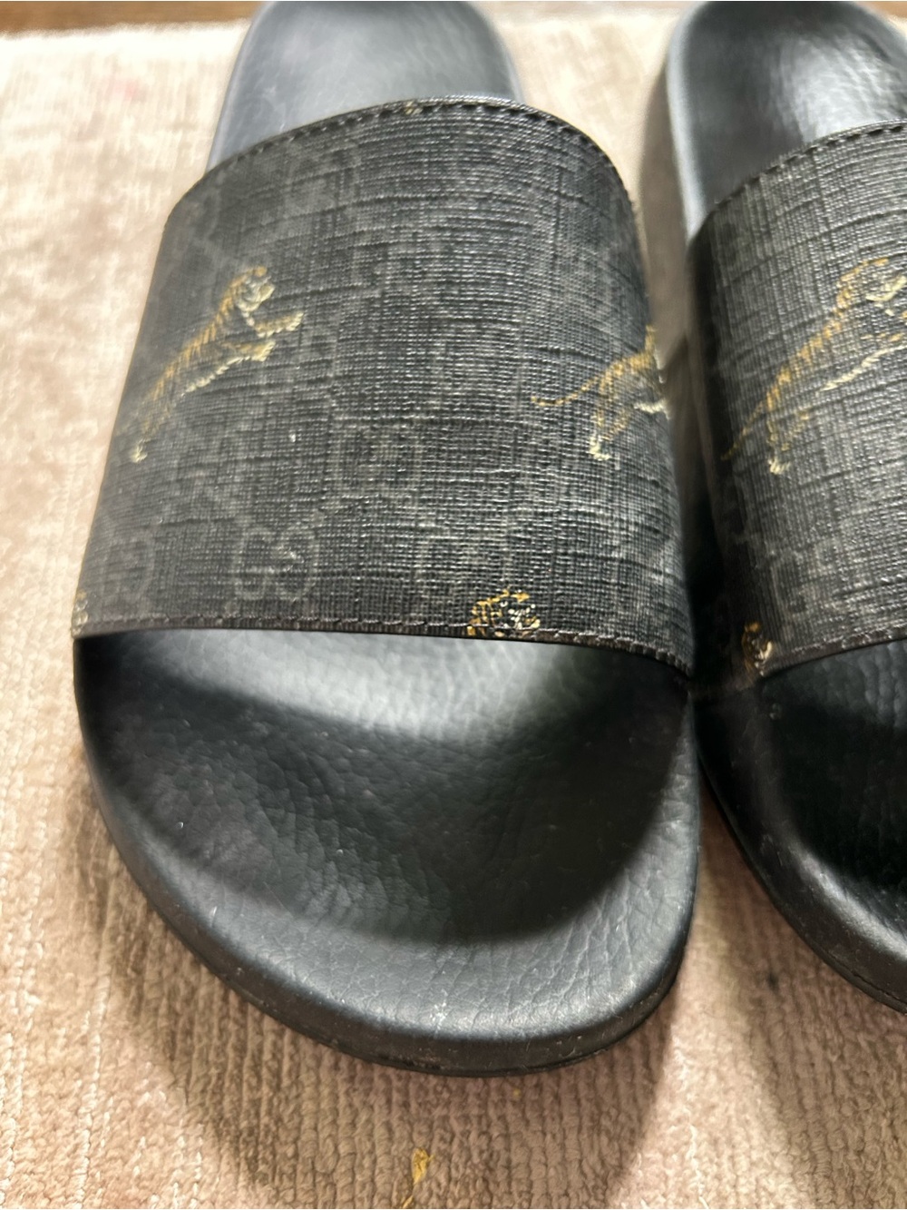 Gucci GG Supreme Tiger Print Black Sandals - like new - Picture 5 of 10